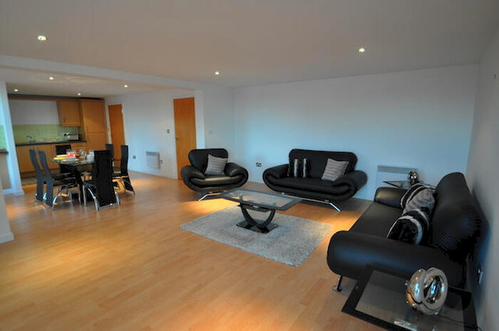 2 Bedroom Apartment To Rent In Kingston Square, Hull, North Humberside, HU2