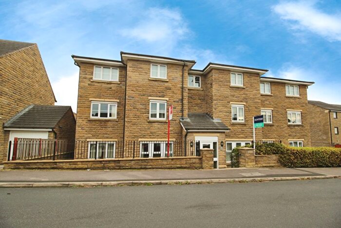 2 Bedroom Flat For Sale In Highfield Chase, Dewsbury, West Yorkshire, WF13