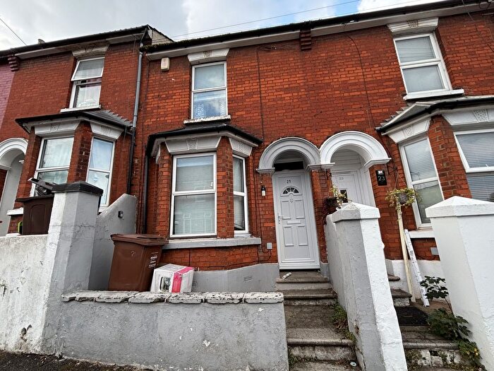 3 Bedroom Terraced House To Rent In Curzon Road, Chatham, ME4