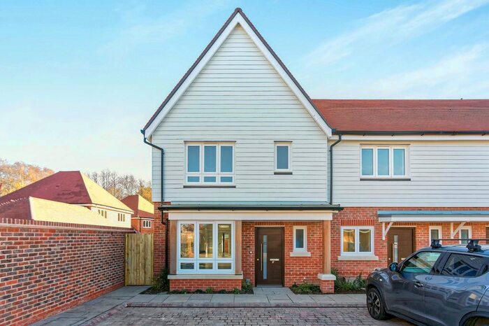 3 Bedroom End Of Terrace House To Rent In Willowbourne, Fleet, GU51