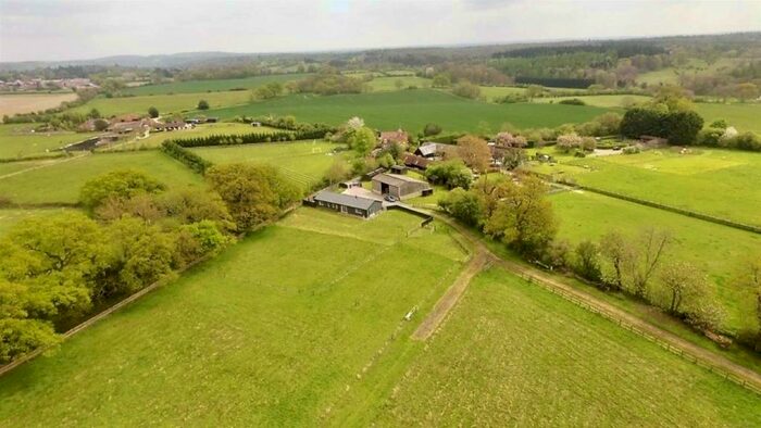2 Bedroom Detached House For Sale In Kings Farm Lane, Harpsden, Henley-on-thames, RG9