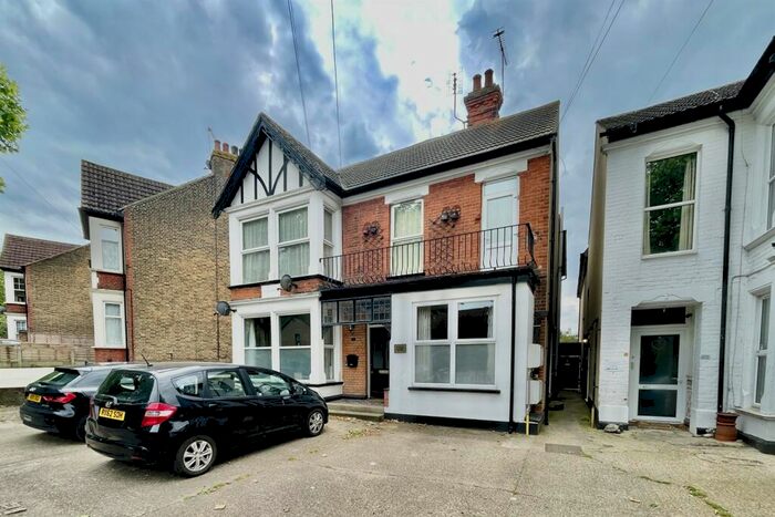 1 Bedroom Flat To Rent In Boston Avenue, Essex, SS2
