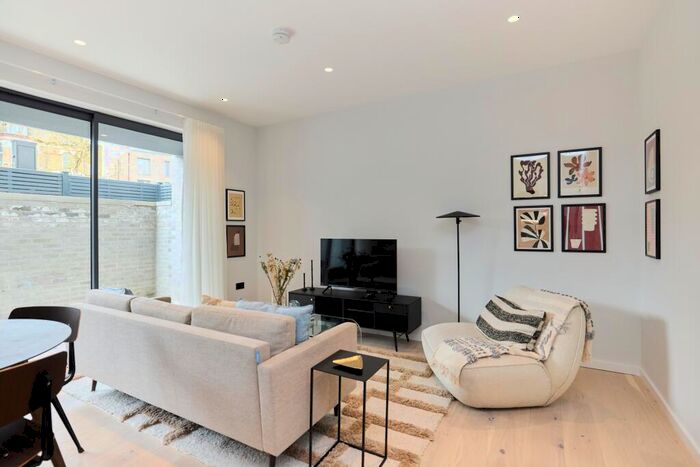 2 Bedroom Apartment For Sale In The Royal Majestic Apartments - Brondesbury, NW2