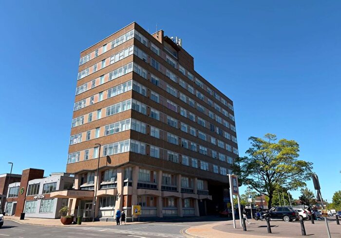 1 Bedroom Flat For Sale In Priory Heights, Church Street, Dunstable, Bedfordshire, LU5