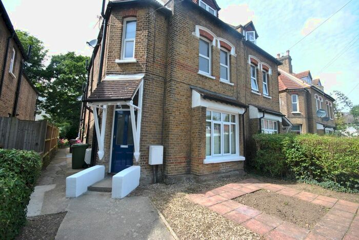 2 Bedroom Flat To Rent In Amblecote Road, London, SE12