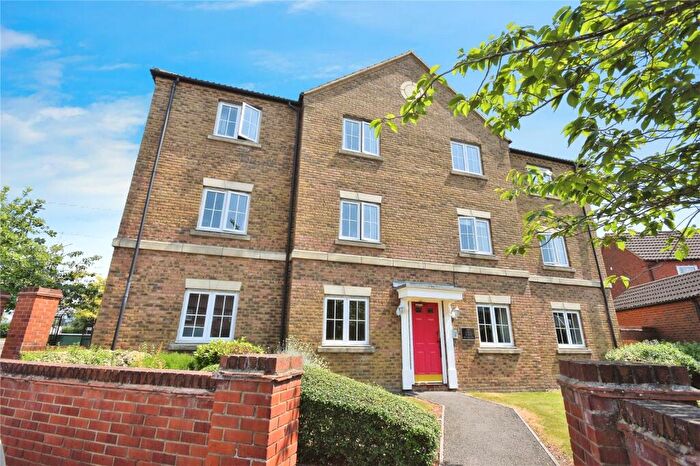 2 Bedroom Apartment For Sale In Brimmers Way, Aylesbury, HP19