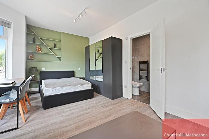 1 Bedroom Property To Rent In Sedgeford Road, London, W12