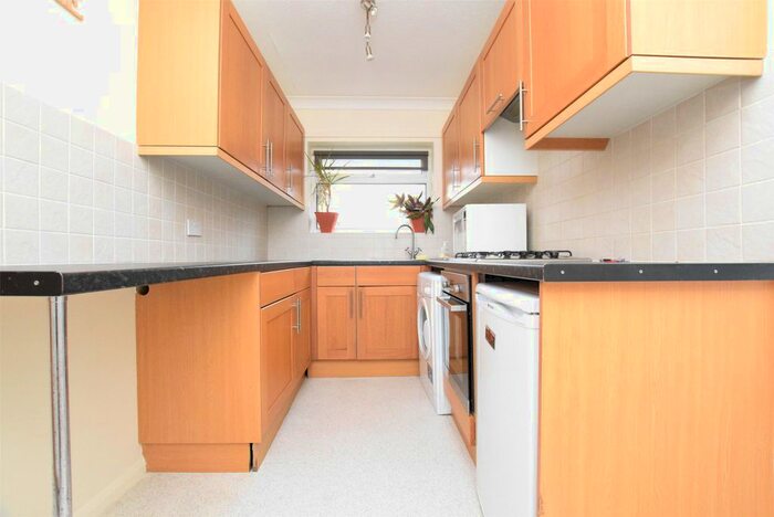 1 Bedroom Flat To Rent In Western Road, Romford RM1