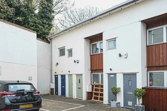 3 Bedroom Terraced House To Rent In Stanford Mews, Dalston, London, E8