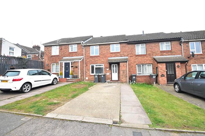 3 Bedroom Terraced House To Rent In Jubilee Street, Luton, Bedfordshire, LU2