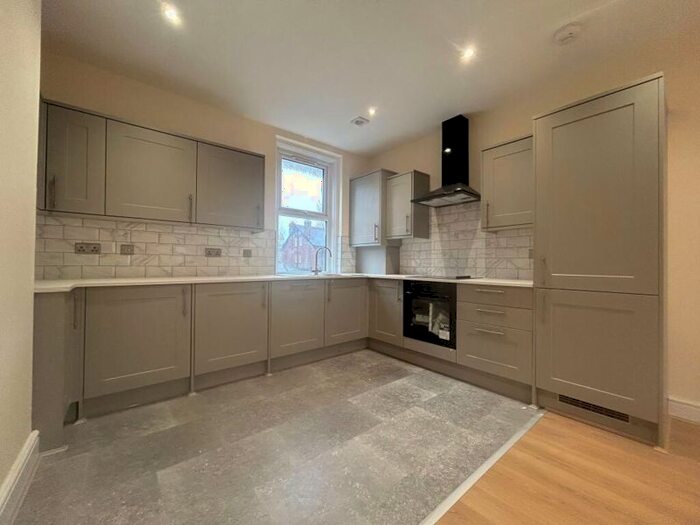 4 Bedroom Flat To Rent In Almington Street, Stroud Green, London, N4