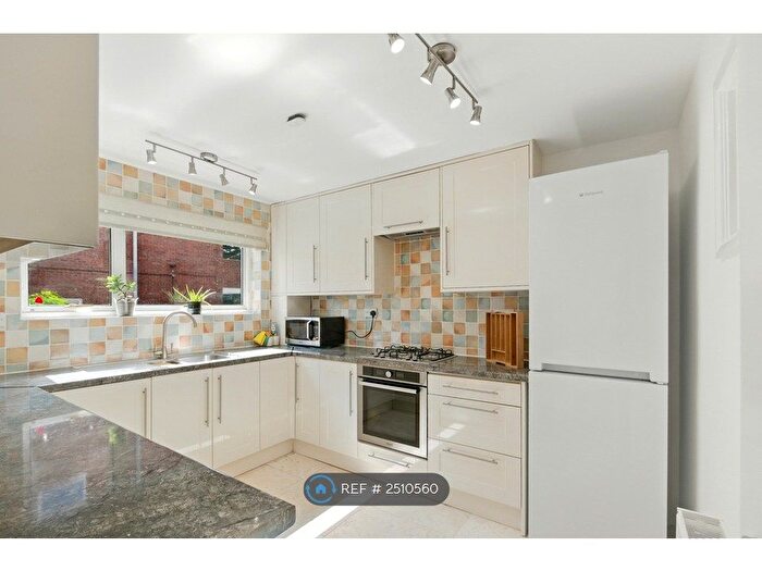 3 Bedroom Flat To Rent In Laburnum Lodge, London, N3
