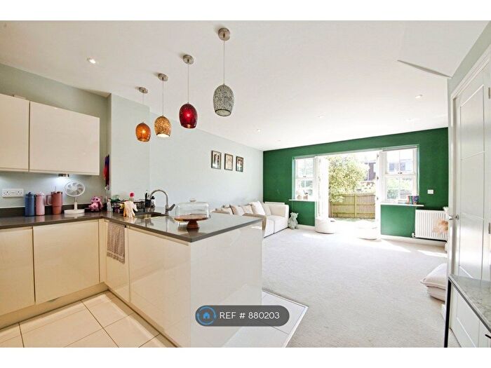 4 Bedroom End Of Terrace House To Rent In Collison Avenue, Barnet, EN5