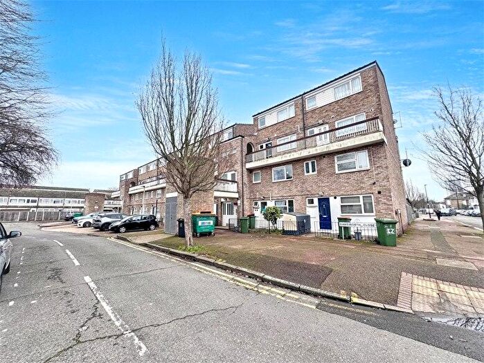 2 Bedroom Flat To Rent In Gawsworth Road, Stratford, E15