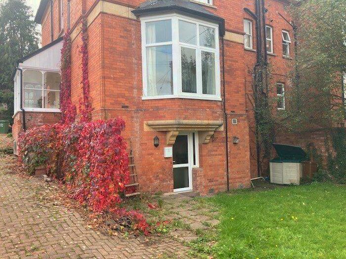 2 Bedroom Flat To Rent In The Avenue, Tiverton, EX16