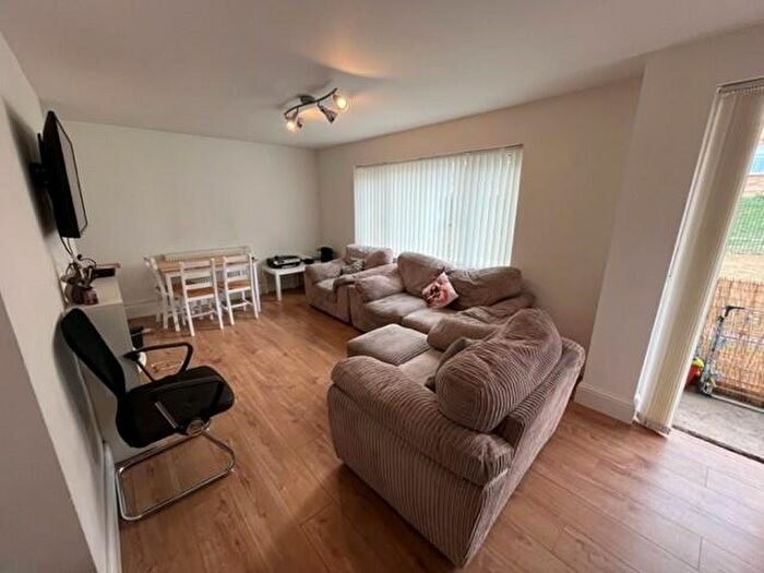 2 Bedroom Flat To Rent In Sunderland Close, Rochester, ME1