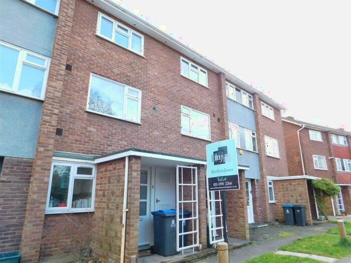 2 Bedroom Flat To Rent In South Terrace, Surbiton, KT6