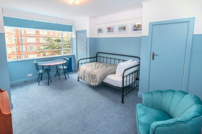 Studio To Rent In Du Cane Court, Balham High Road, Balham, London, SW17