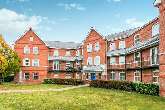 3 Bedroom Apartment To Rent In Mayfair Court, Fleet, GU51