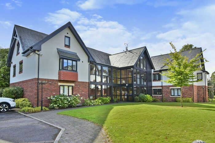 3 Bedroom Flat To Rent In Hunters Close, Wilmslow, Cheshire, SK9