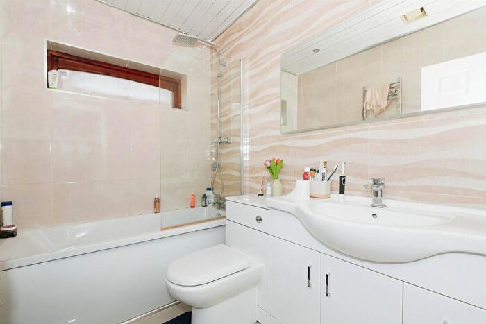 4 Bedroom Detached House For Sale In Riverside Mead, Peterborough, PE2