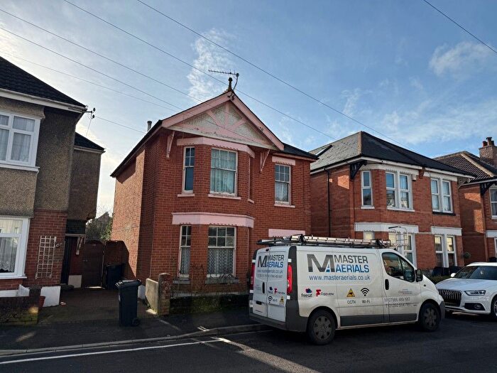 3 Bedroom Detached House For Sale In Wheaton Road, Bournemouth, BH7