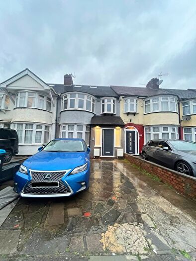 3 Bedroom Flat To Rent In Great Cambridge Road, Enfield, Greater London, EN1