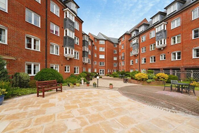 1 Bedroom Apartment For Sale In Castlemeads Court, Gloucester, GL1