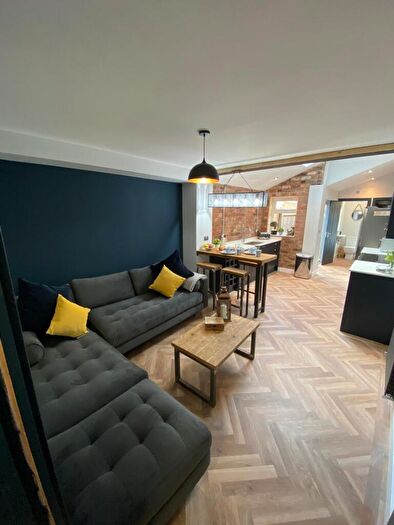 5 Bedroom House To Rent In Daisy Road, Birmingham, B16