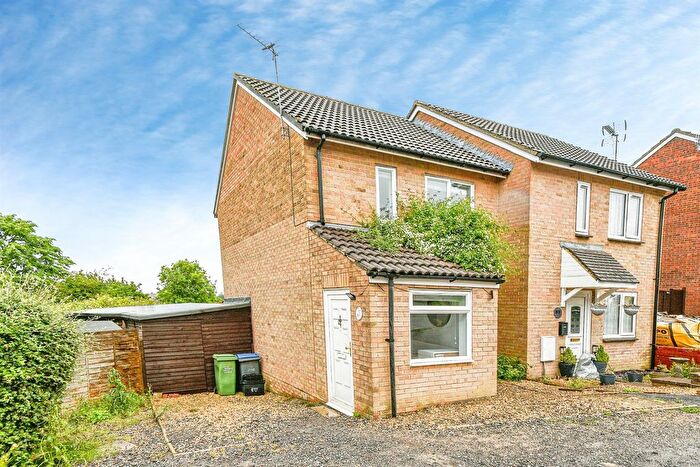 2 Bedroom Semi Detached House For Sale In Highgrove Close, Calne, SN11