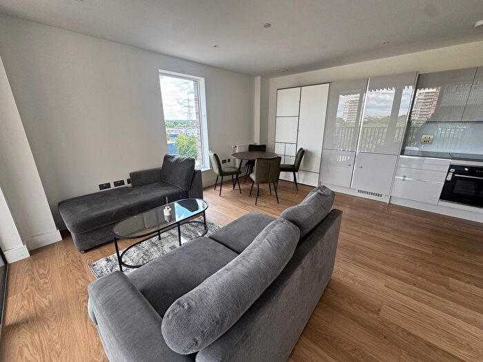 2 Bedroom Flat To Rent In Plough Lane, London, SW17