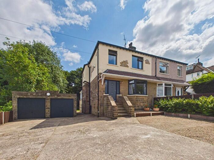 3 Bedroom Semi-Detached House For Sale In Ghyll Wood Drive, Bingley, BD16