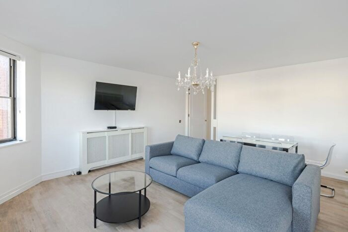 3 Bedroom Flat To Rent In Nine Elms Lane, London, SW8