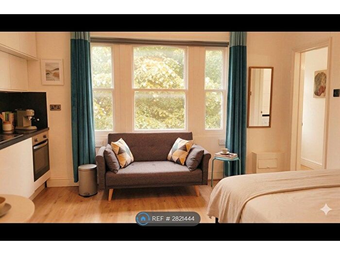 Studio To Rent In King Henrys Road, London, NW3