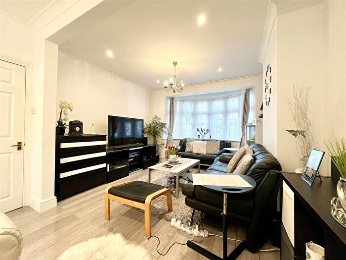 3 Bedroom Terraced House To Rent In Trinity Avenue, Enfield, EN1