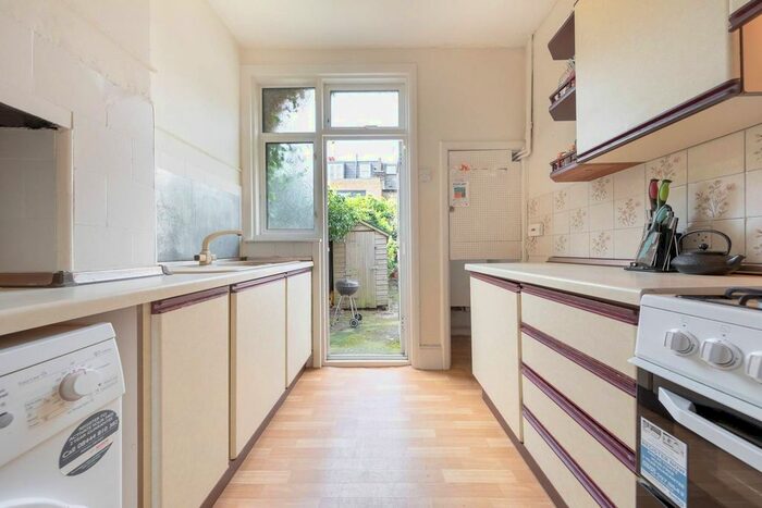 3 Bedroom Terraced House To Rent In Bracken Avenue, Nightingale Triangle, London, SW12