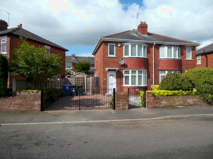 3 Bedroom Semi-Detached House To Rent In Ingleborough Drive, Sprotbrough, DN5