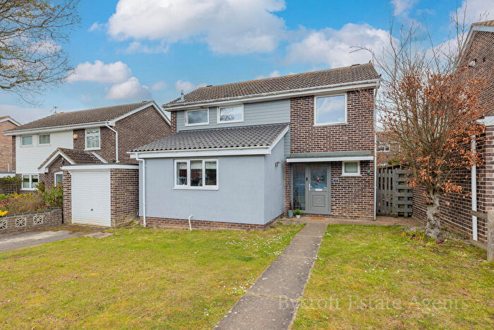 3 Bedroom Detached House For Sale In Vermeer Close, Gunton, NR32