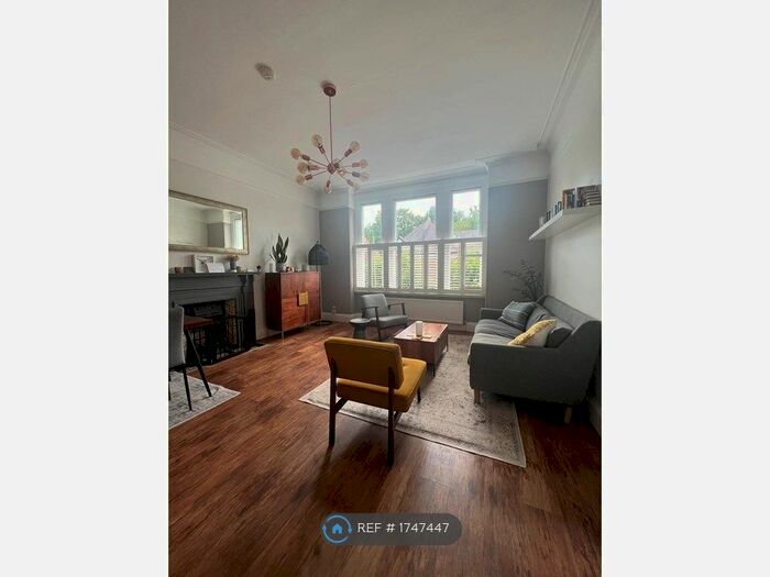 2 Bedroom Flat To Rent In Keswick Road, London, SW15
