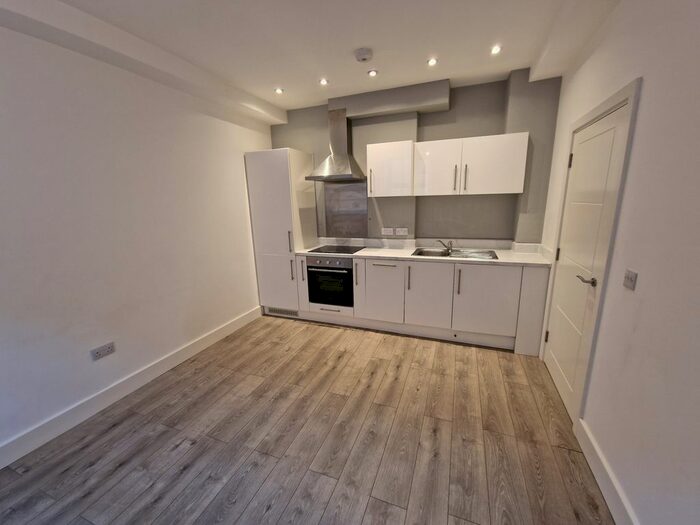 1 Bedroom Flat To Rent In Station Road North, Merstham, Redhill, RH1