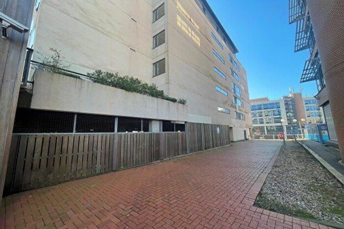 2 Bedroom Flat To Rent In Falcon Drive, Caerdydd, CF10