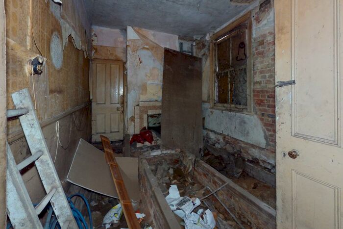 4 Bedroom Terraced House For Sale In Clarence Road, Grays, Essex, RM17