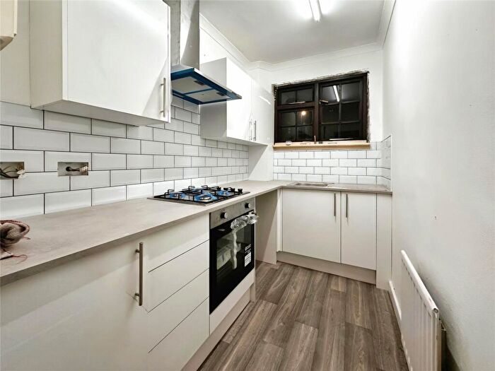 2 Bedroom Flat To Rent In Station Road, Southampton, Hampshire, SO19