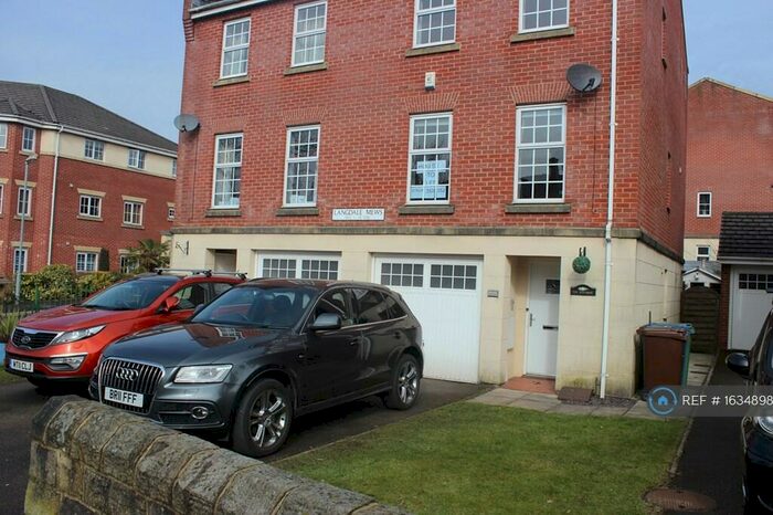 3 Bedroom Semi-Detached House To Rent In Langdale Mews, Bury, BL9