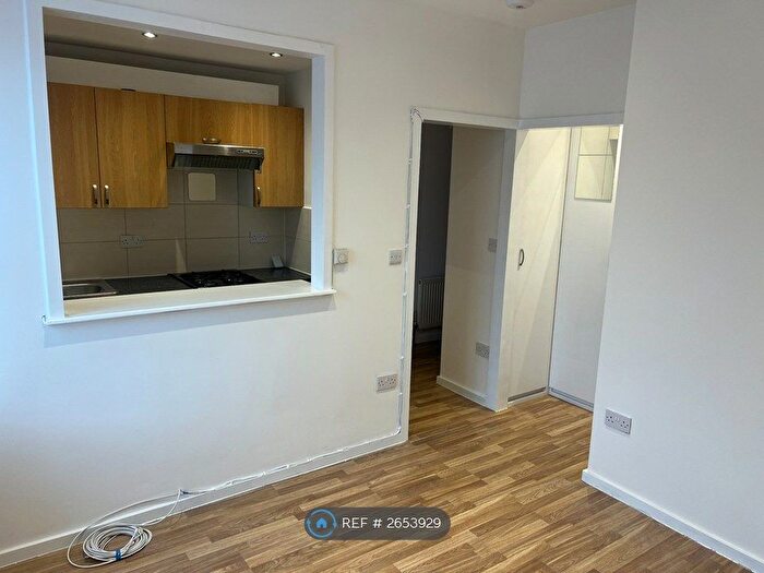 Studio To Rent In Leigham Court Road, London, SW16