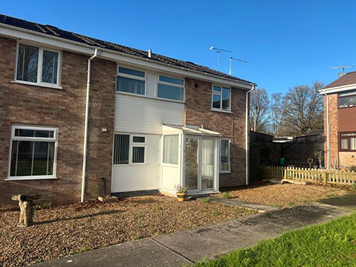 3 Bedroom End Terrace House For Sale In Vale Road, Yeovil, BA21