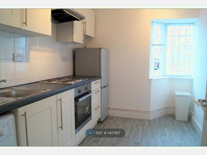 2 Bedroom Flat To Rent In Chesterfield Court, London, NW11