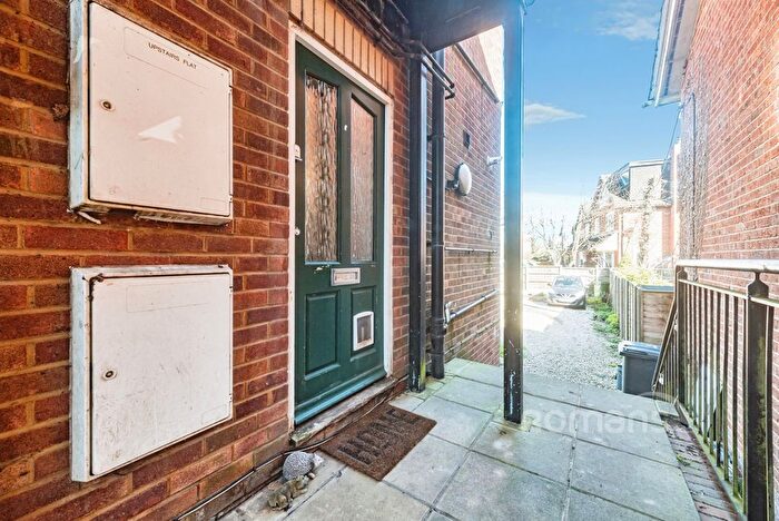 2 Bedroom Flat To Rent In Mapledurham Drive, Purley On Thames, Reading, RG8