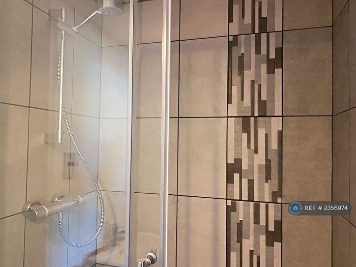 2 Bedroom Flat To Rent In Aspen Court, Ilford, IG5
