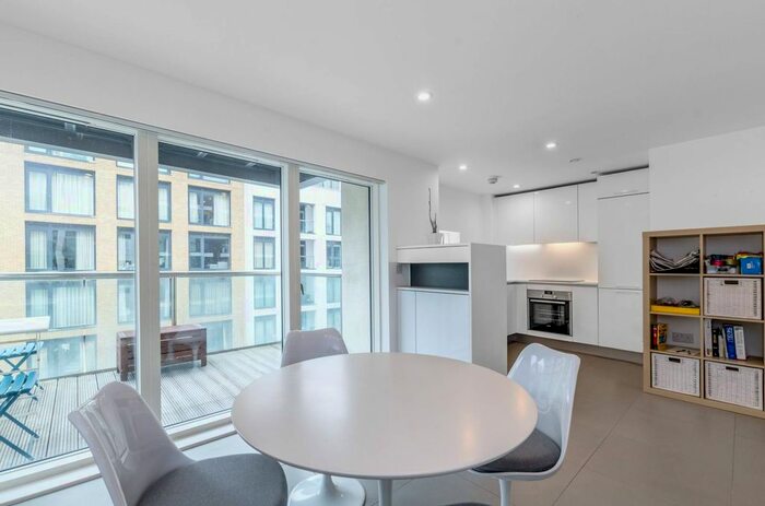 2 Bedroom Flat To Rent In Dance Square, Clerkenwell, London, EC1V